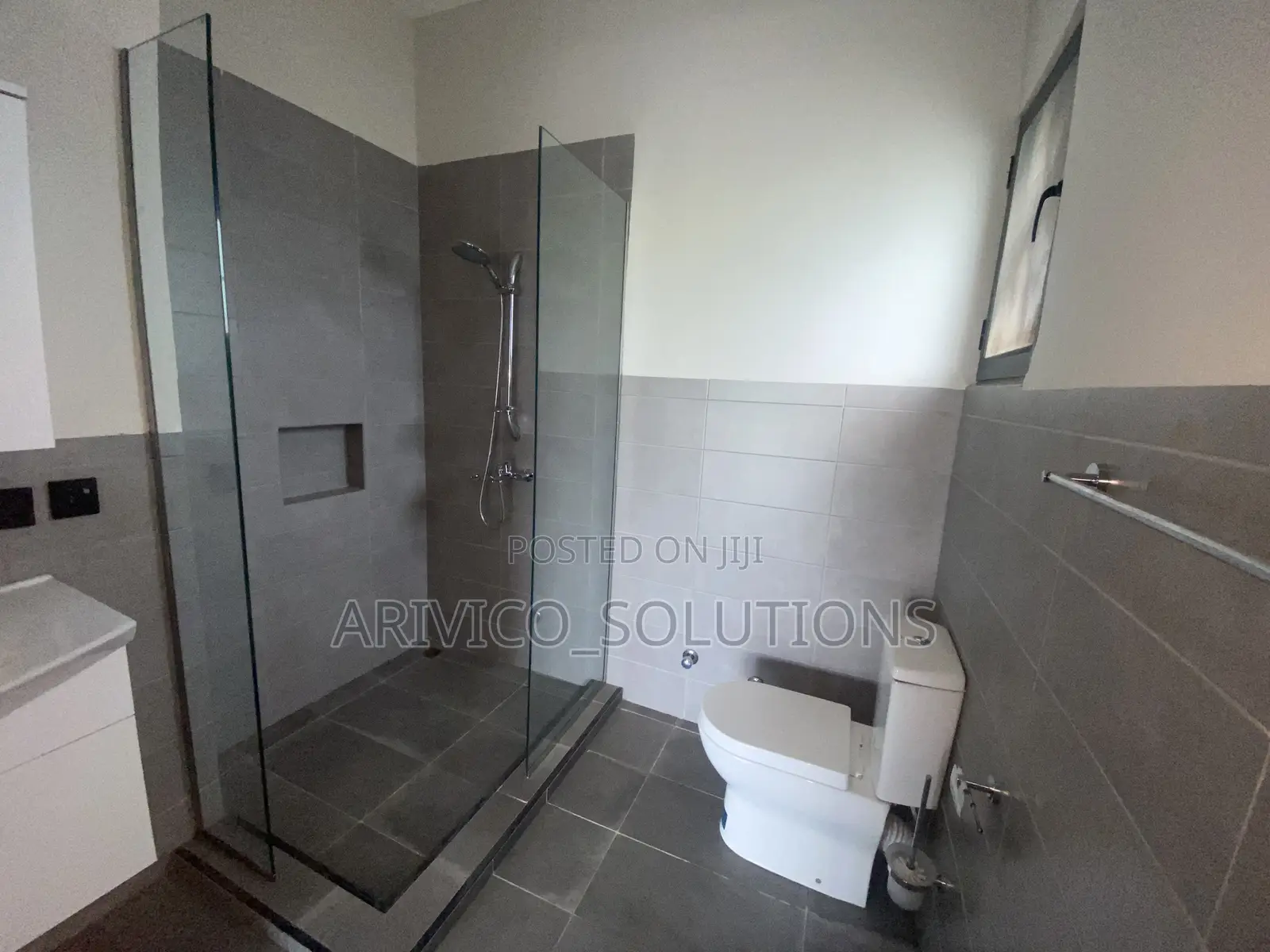 3bdrm Townhouse / Terrace in Community 6, Tema Metropolitan for rent