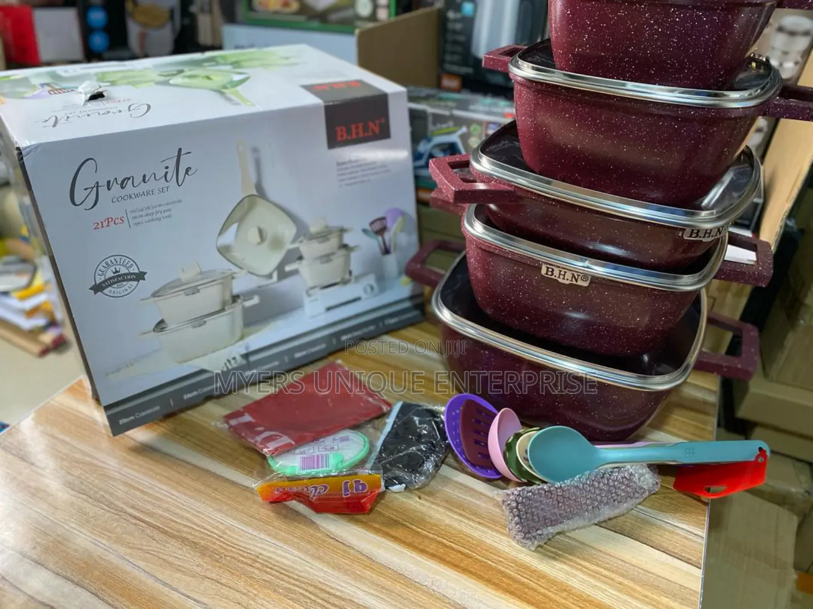 Non Stick B.H.N 21pieces Granite Cookware Set.