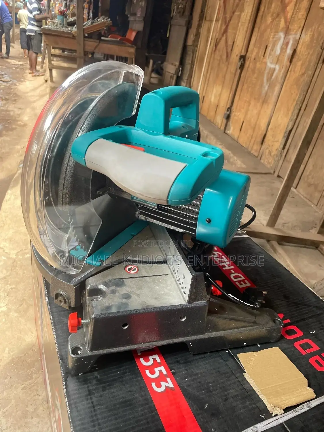 Cutting Machine/Mitre Saw