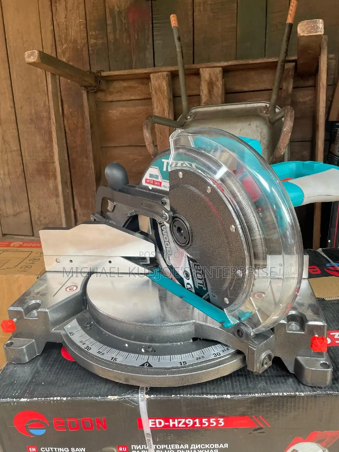 Cutting Machine/Mitre Saw