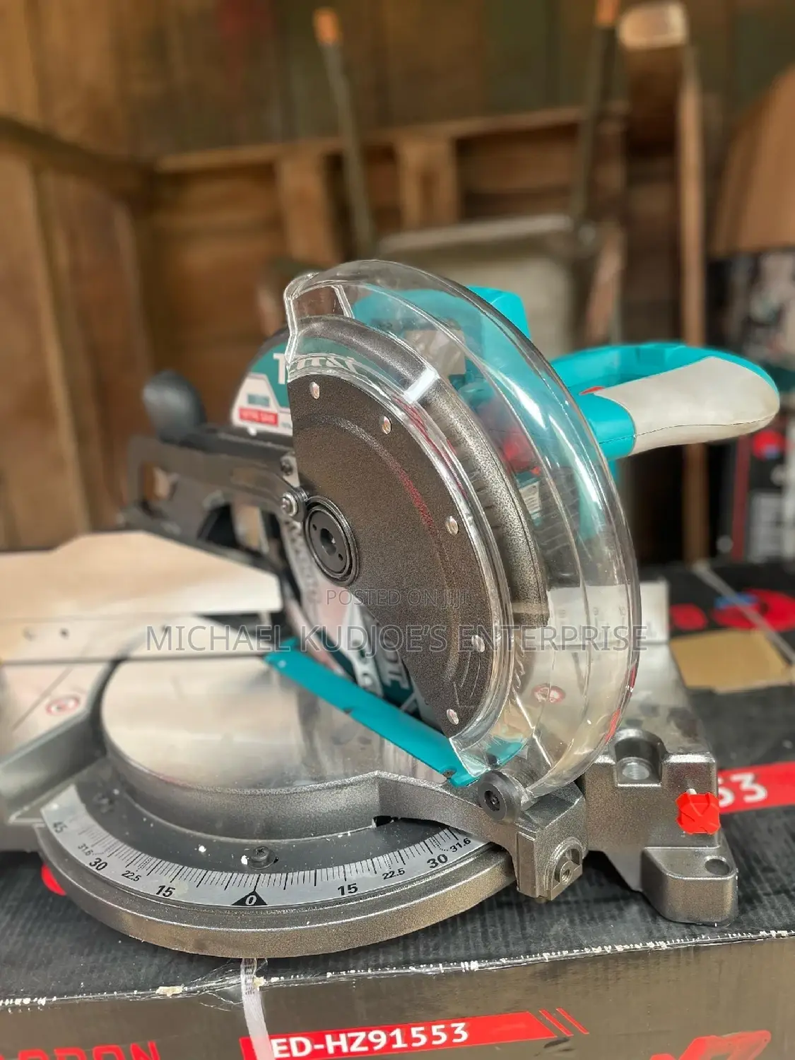 Cutting Machine/Mitre Saw