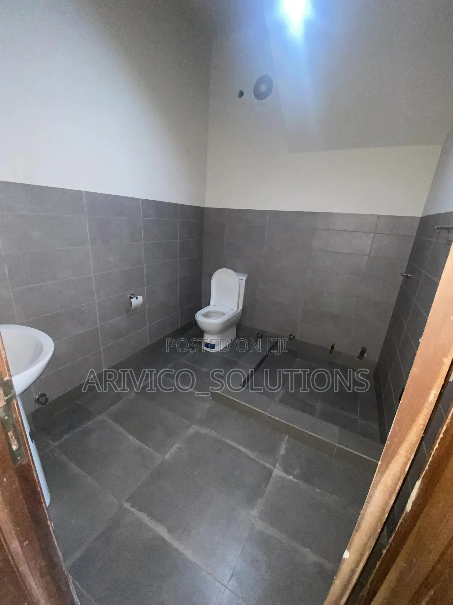 3bdrm Townhouse / Terrace in Community 6, Tema Metropolitan for rent