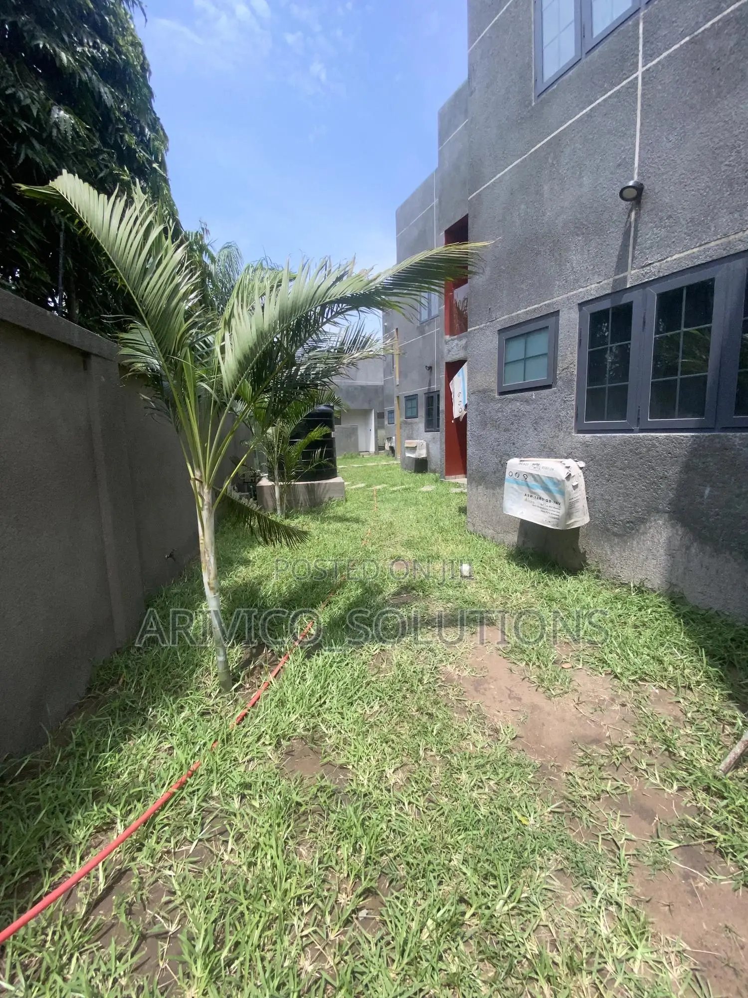 3bdrm Townhouse / Terrace in Community 6, Tema Metropolitan for rent