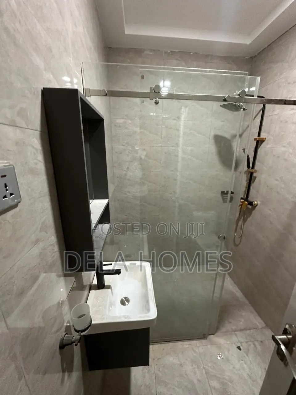 3bdrm Mansion in Lakeside Estate, Ashaley Botwe for sale