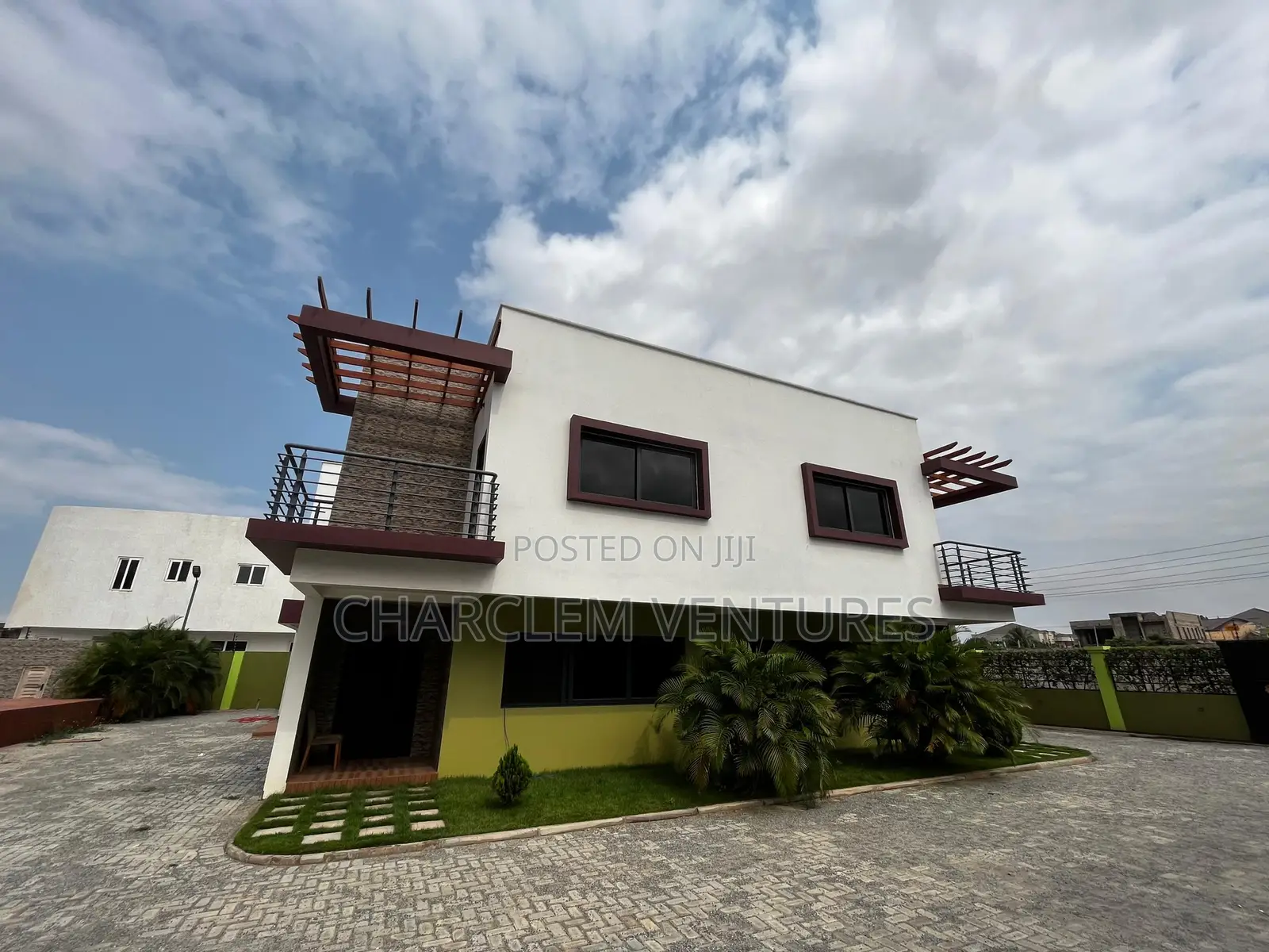 3bdrm Townhouse / Terrace in Charclem Ventures, East Legon for rent