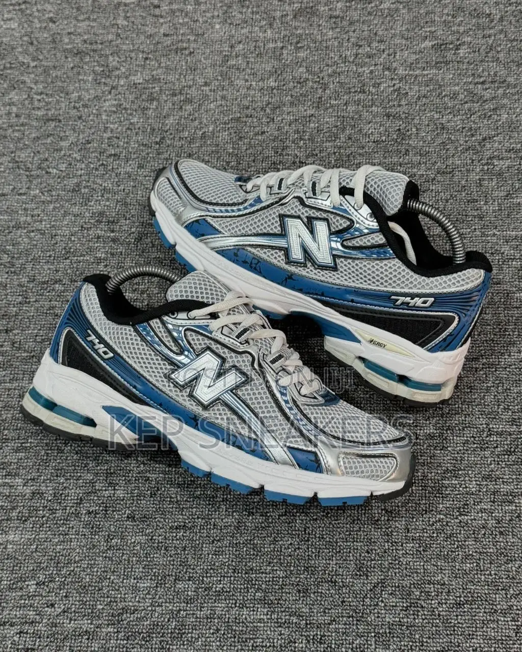 New Balance 740 Sneakers