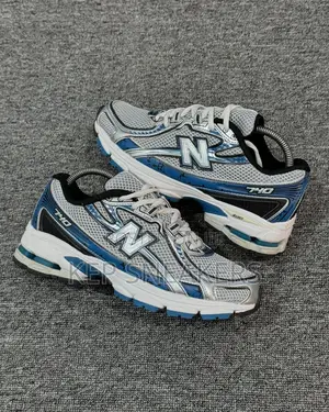 New Balance 740 Sneakers