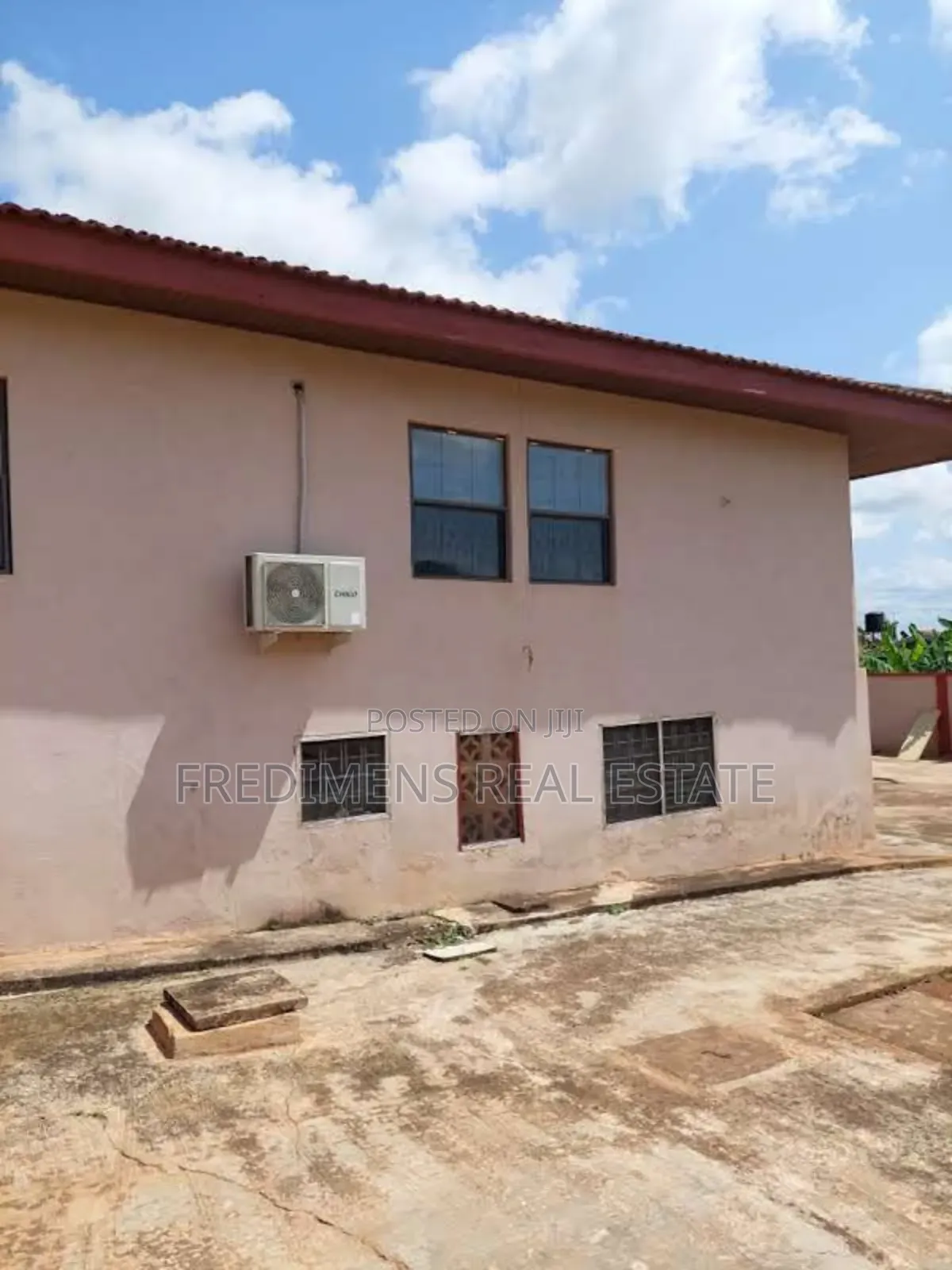 7bdrm House in Kumasi Metropolitan for sale