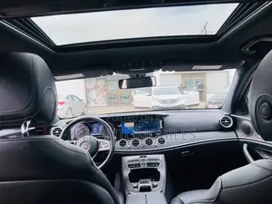 Mercedes-Benz E300 2019 Red