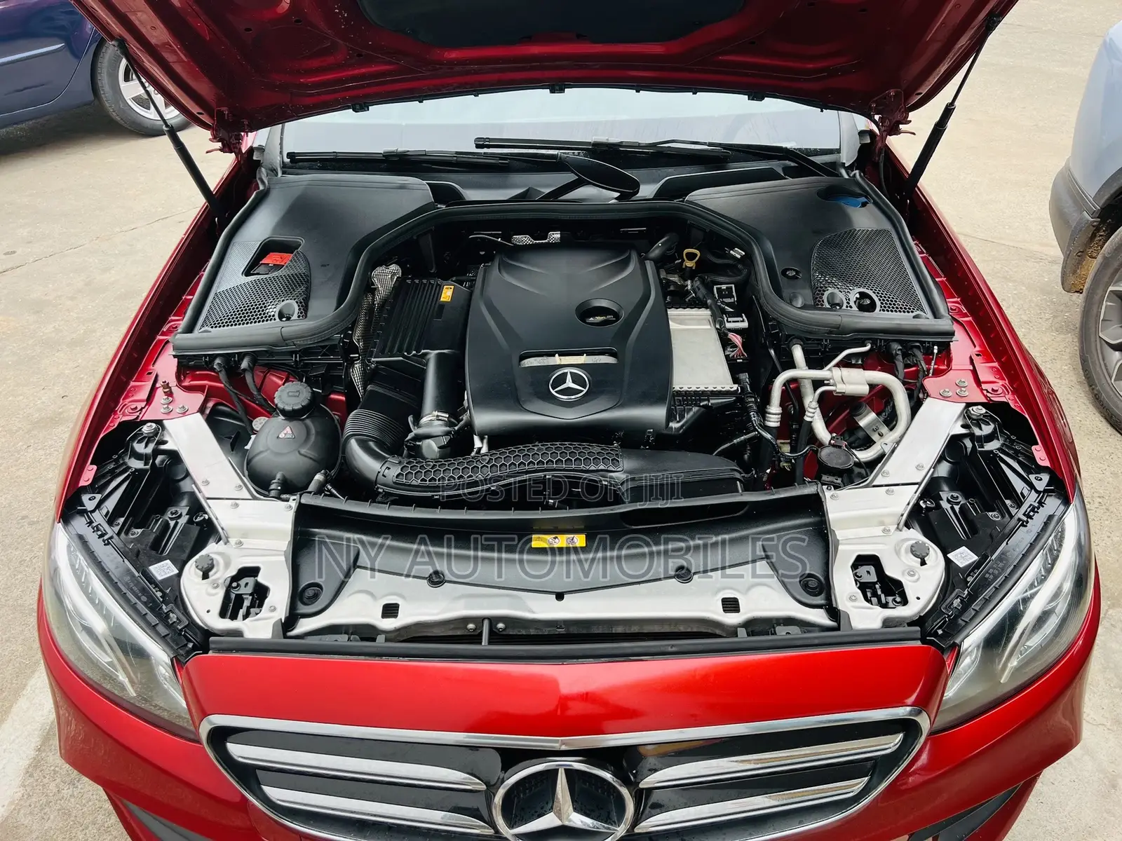 Mercedes-Benz E300 2019 Red