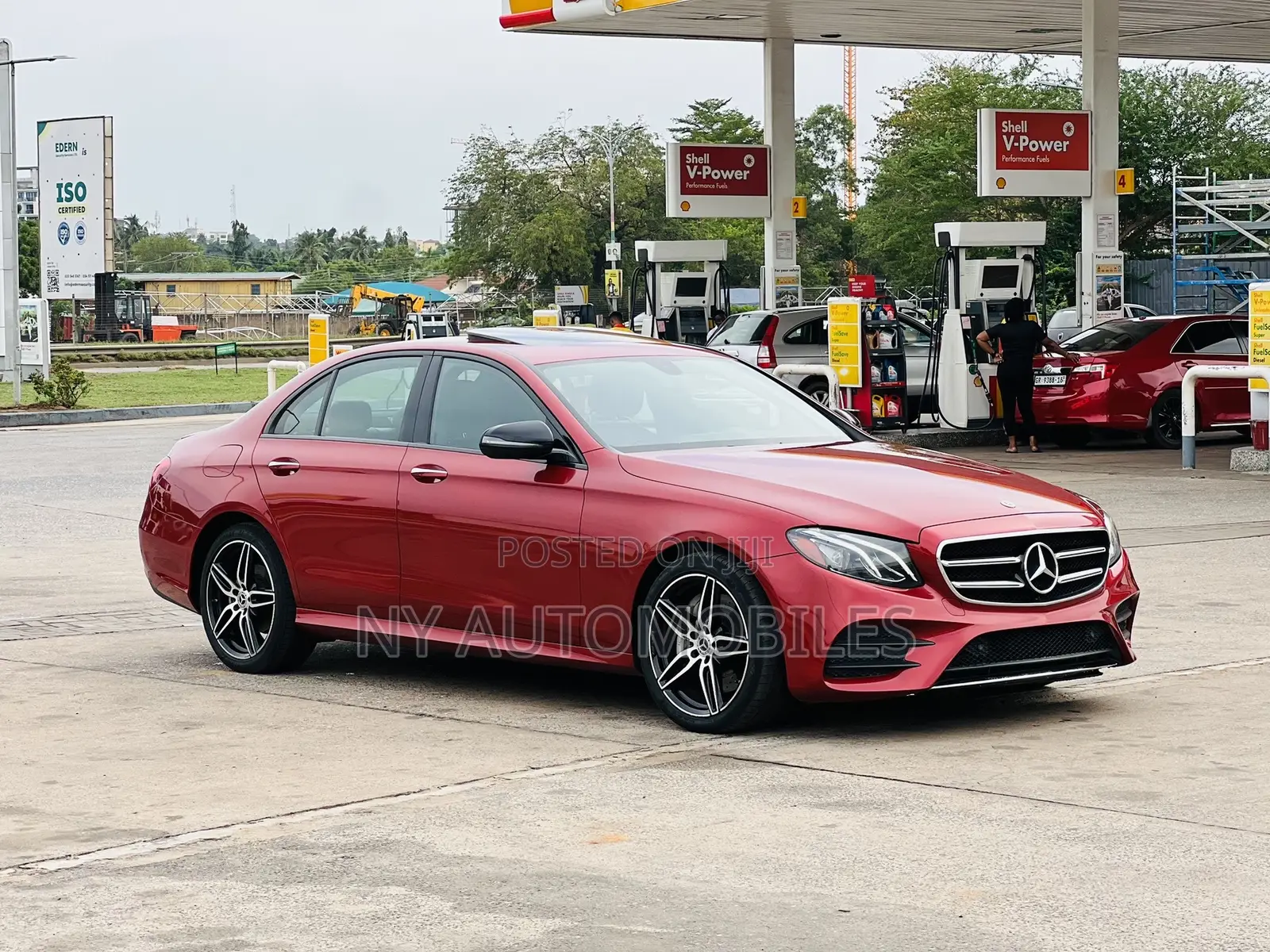 Mercedes-Benz E300 2019 Red