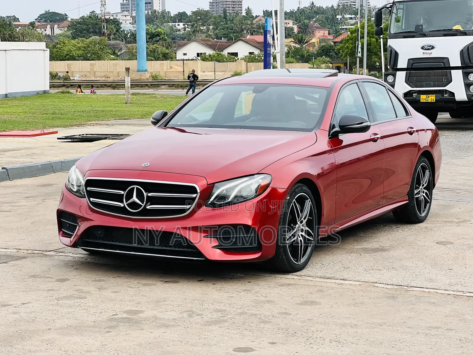 Mercedes-Benz E300 2019 Red