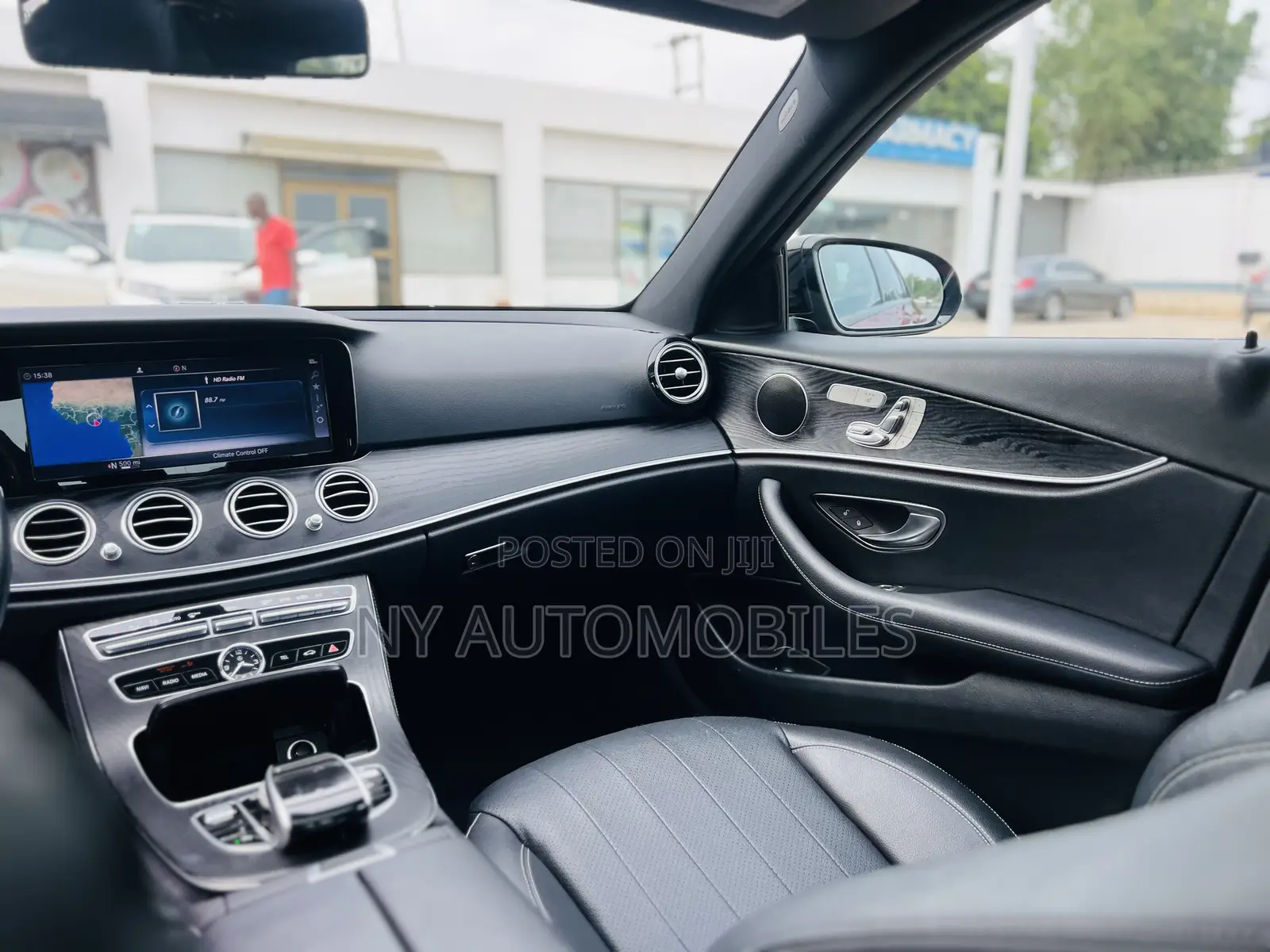 Mercedes-Benz E300 2019 Red