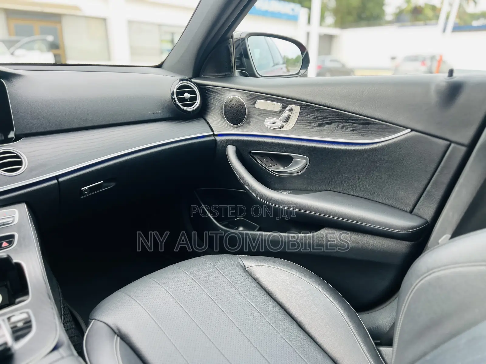 Mercedes-Benz E300 2019 Red