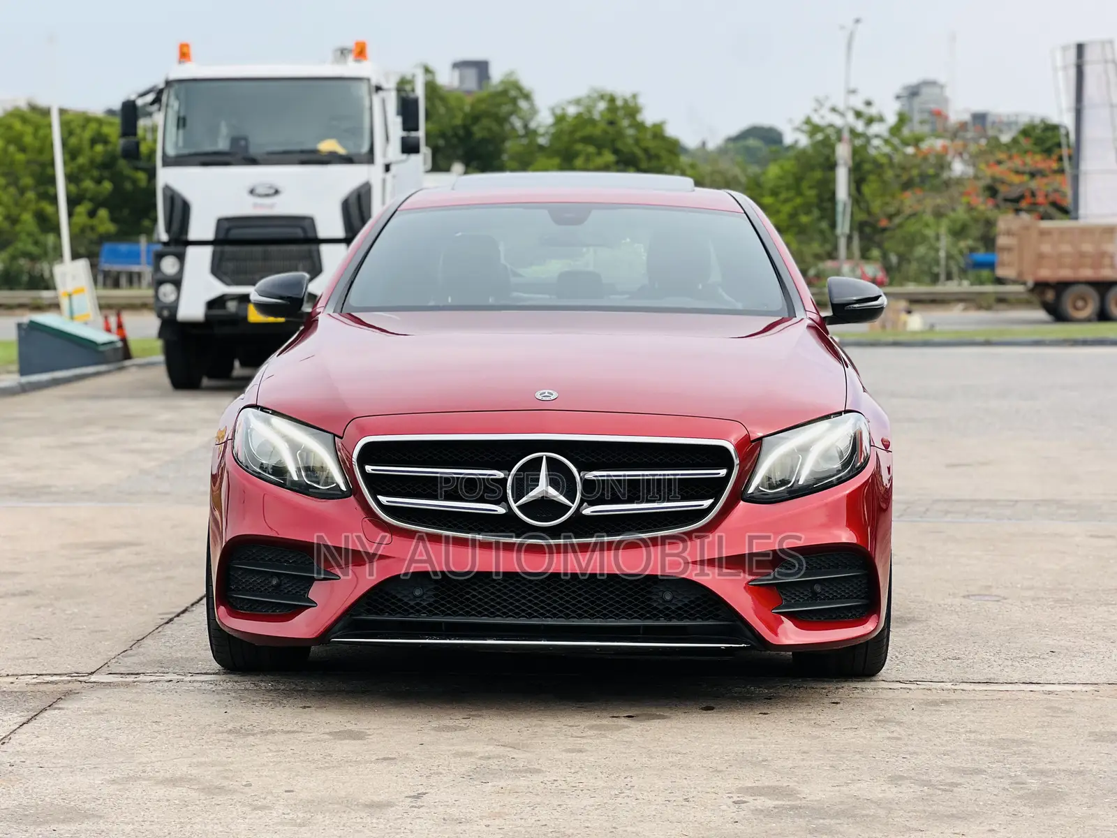 Mercedes-Benz E300 2019 Red