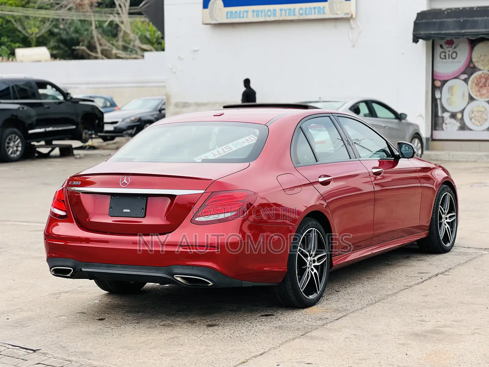 Mercedes-Benz E300 2019 Red