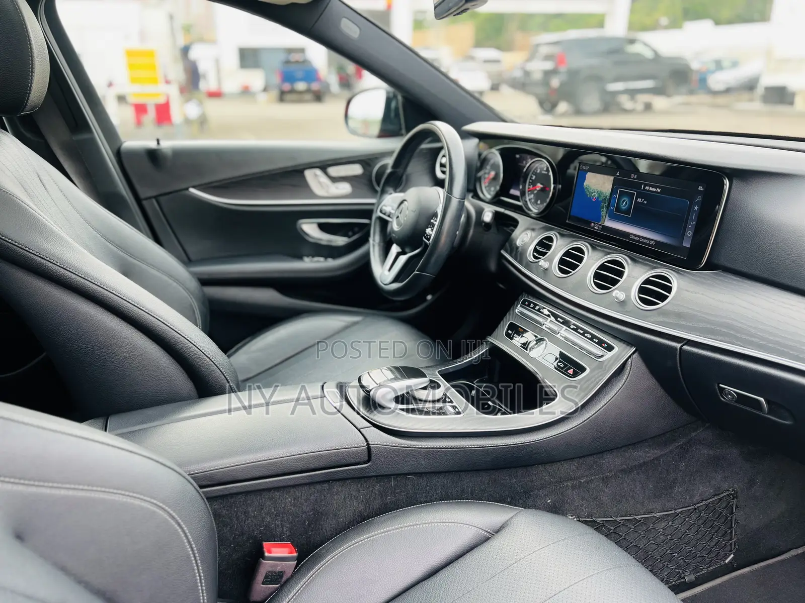 Mercedes-Benz E300 2019 Red