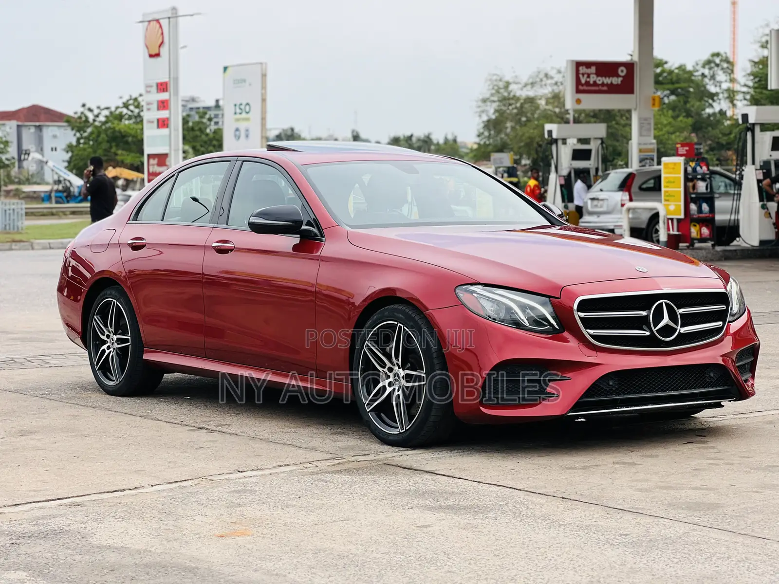 Mercedes-Benz E300 2019 Red