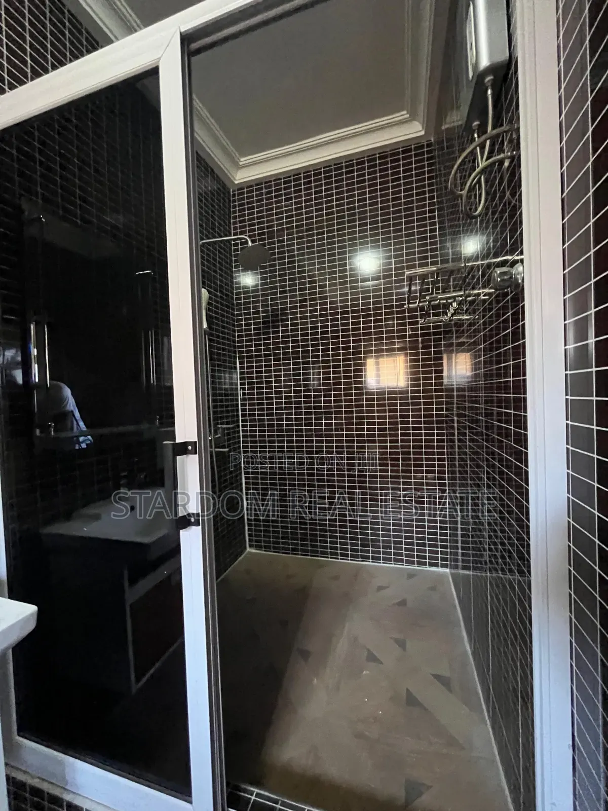 5bdrm House in Trassacco Area, East Legon for rent
