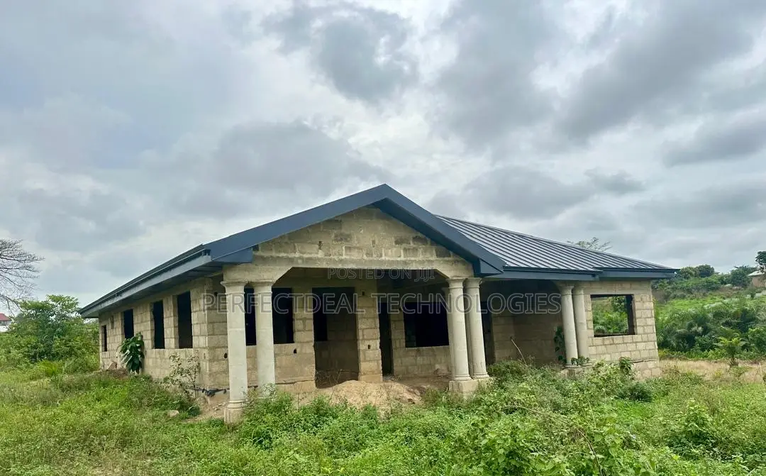 4bdrm Block of Flats in Pakyi, Kumasi Metropolitan for sale