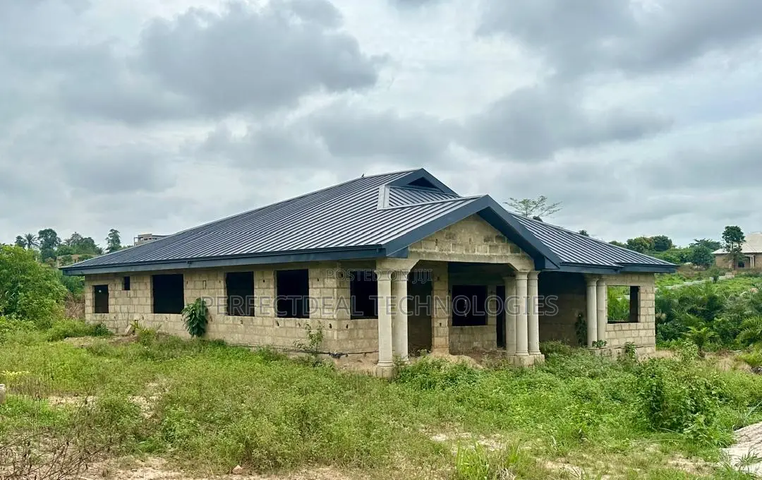 4bdrm Block of Flats in Pakyi, Kumasi Metropolitan for sale