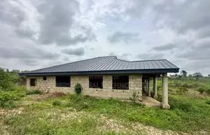 4bdrm Block of Flats in Pakyi, Kumasi Metropolitan for sale