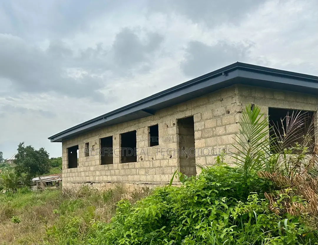 4bdrm Block of Flats in Pakyi, Kumasi Metropolitan for sale