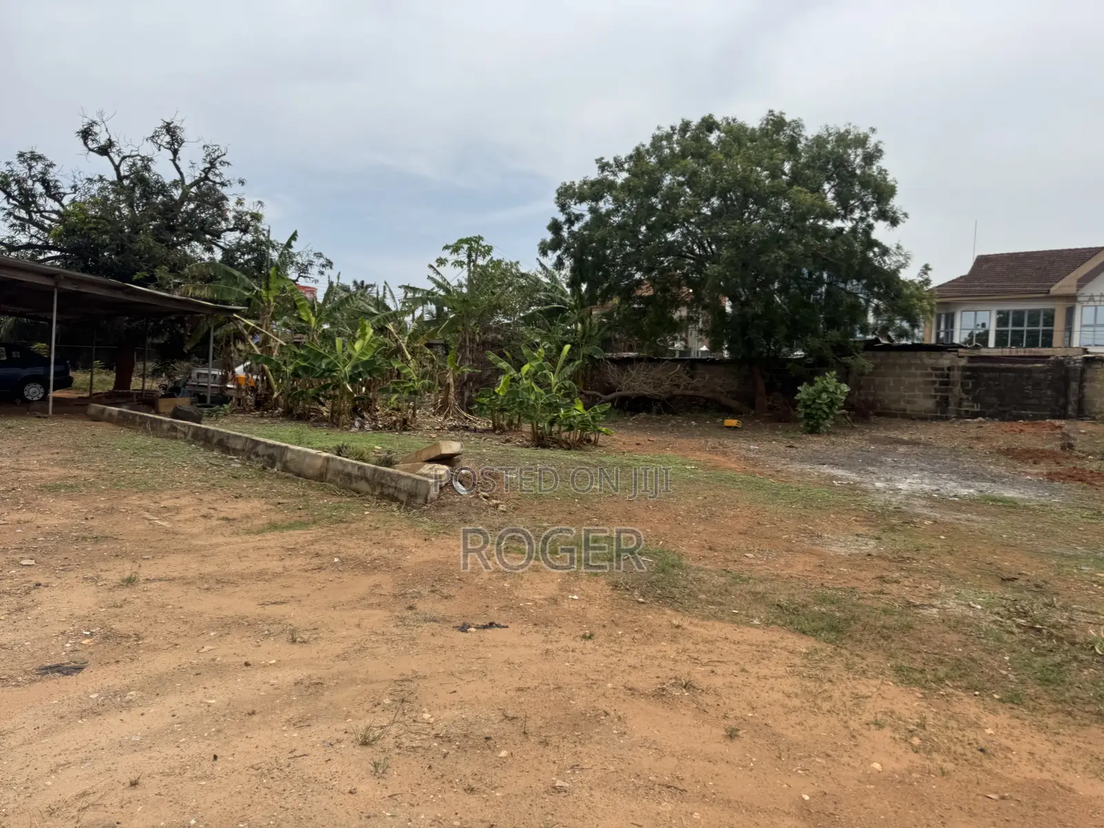 1acre Land With an Apartment for Sale at Tesano