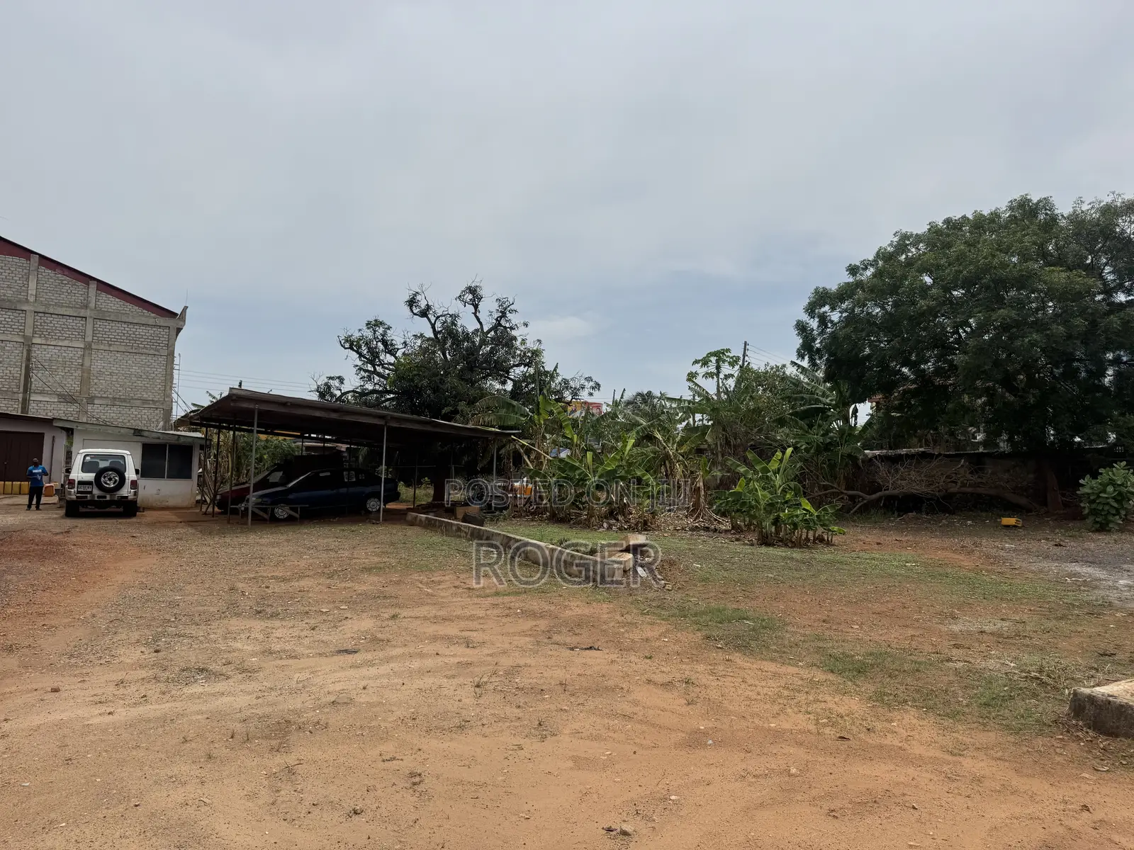 1acre Land With an Apartment for Sale at Tesano