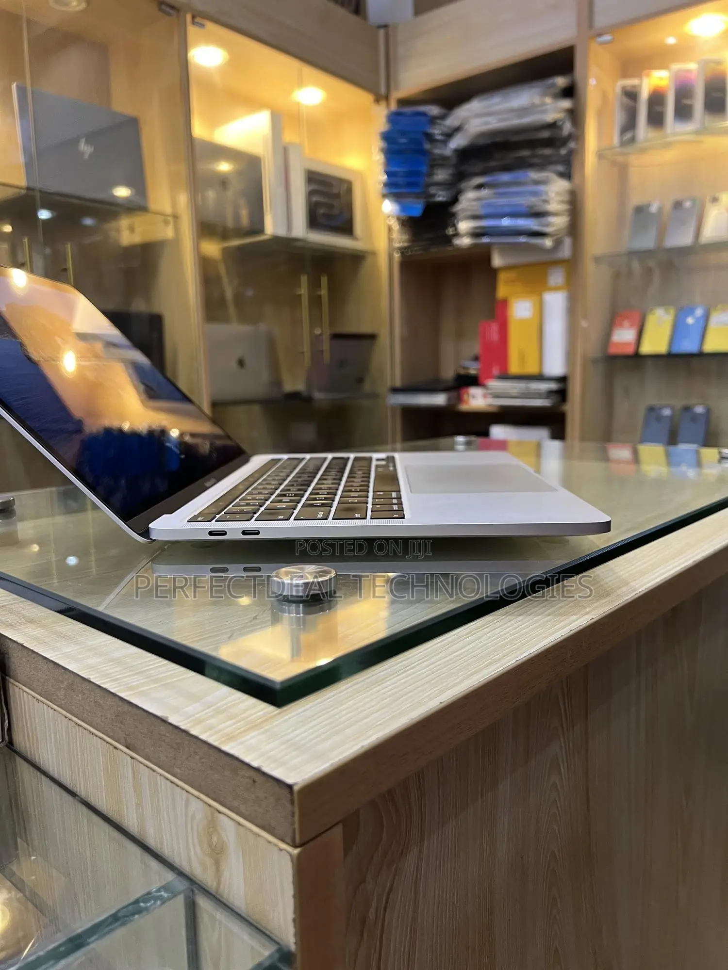 New Laptop Apple MacBook Pro 2019 8GB Intel Core I5 SSD 512GB