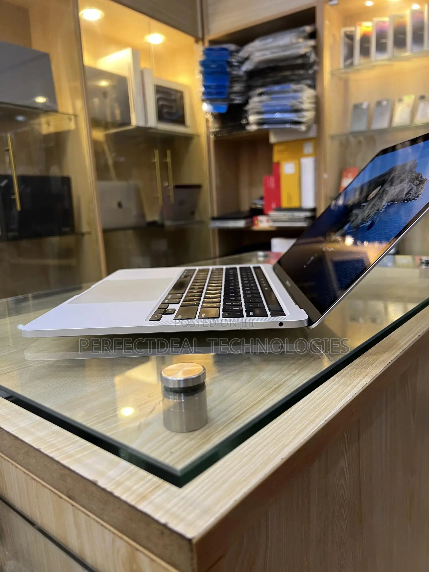 New Laptop Apple MacBook Pro 2019 8GB Intel Core I5 SSD 512GB