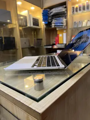 New Laptop Apple MacBook Pro 2019 8GB Intel Core I5 SSD 512GB