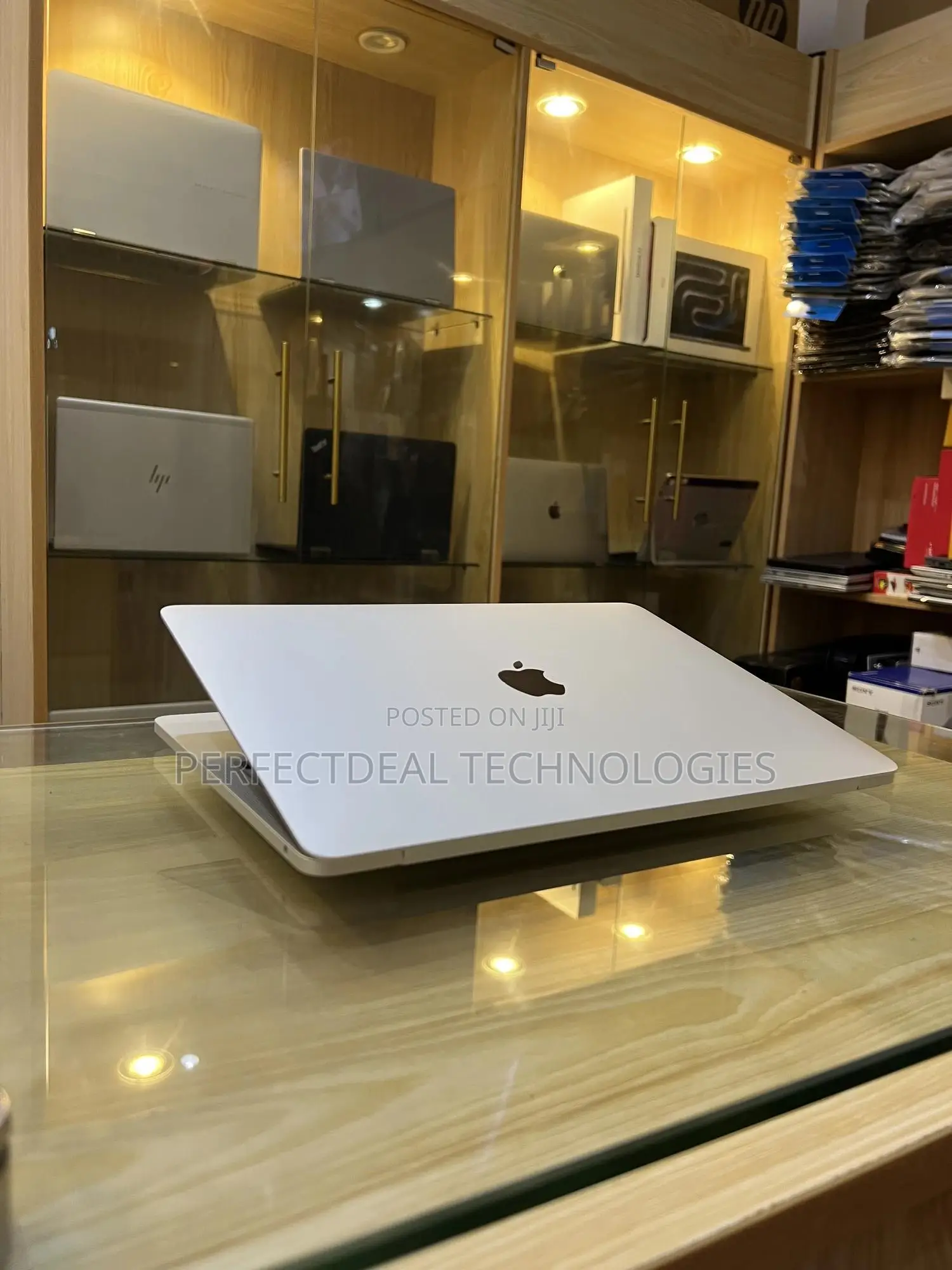New Laptop Apple MacBook Pro 2019 8GB Intel Core I5 SSD 512GB