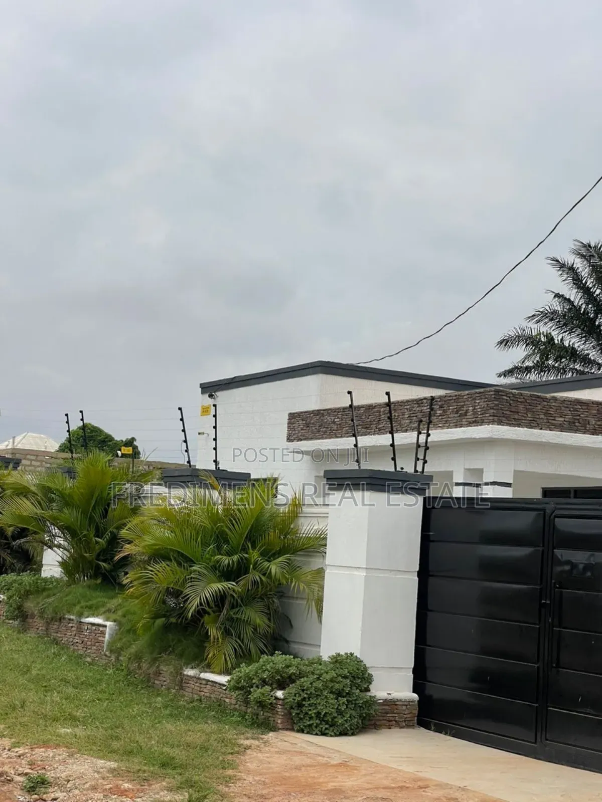 Furnished 5bdrm House in Fredimens Real, Kumasi Metropolitan for sale
