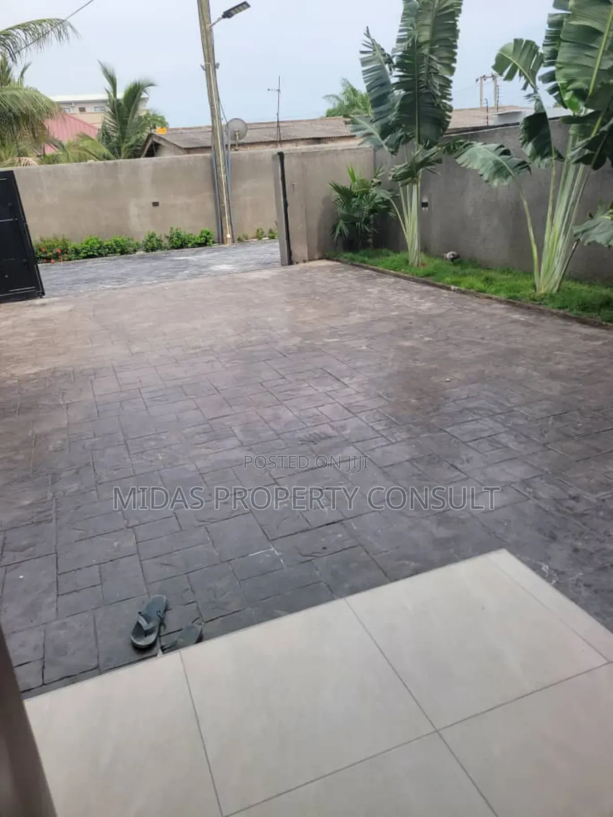 3bdrm House in Okpoigonno, Spintex for sale