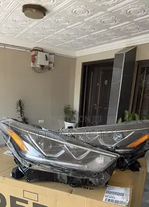 Highlander 2022 Headlight Available