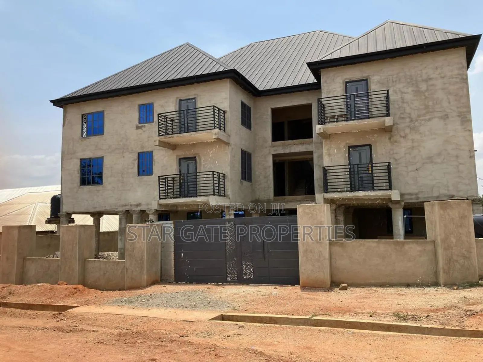 16bdrm House in Abira, Kumasi Metropolitan for sale