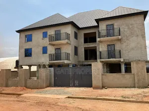 16bdrm House in Abira, Kumasi Metropolitan for sale