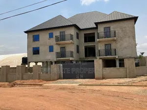 16bdrm House in Abira, Kumasi Metropolitan for sale