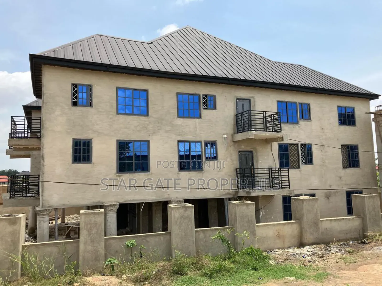 16bdrm House in Abira, Kumasi Metropolitan for sale