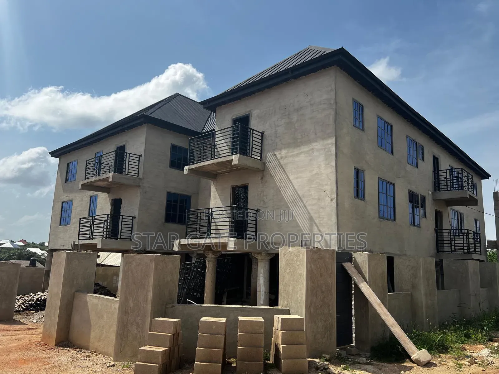 16bdrm House in Abira, Kumasi Metropolitan for sale