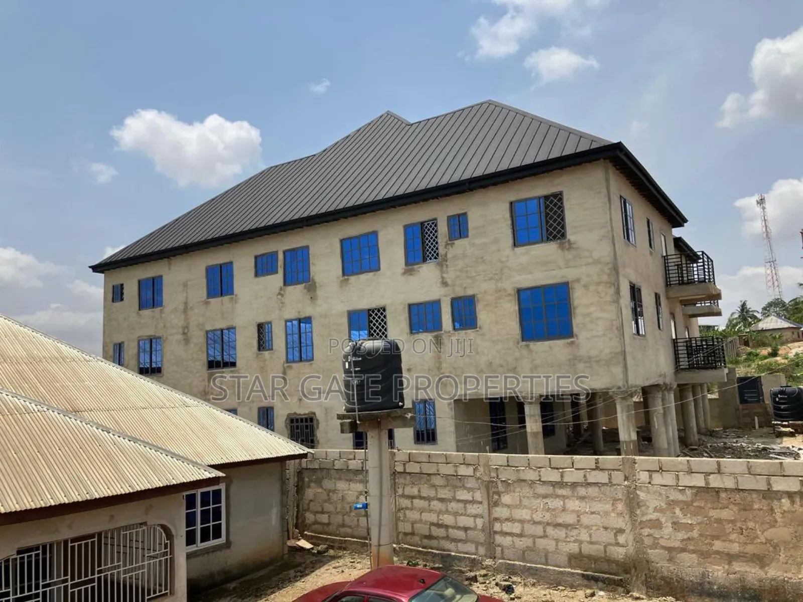 16bdrm House in Abira, Kumasi Metropolitan for sale