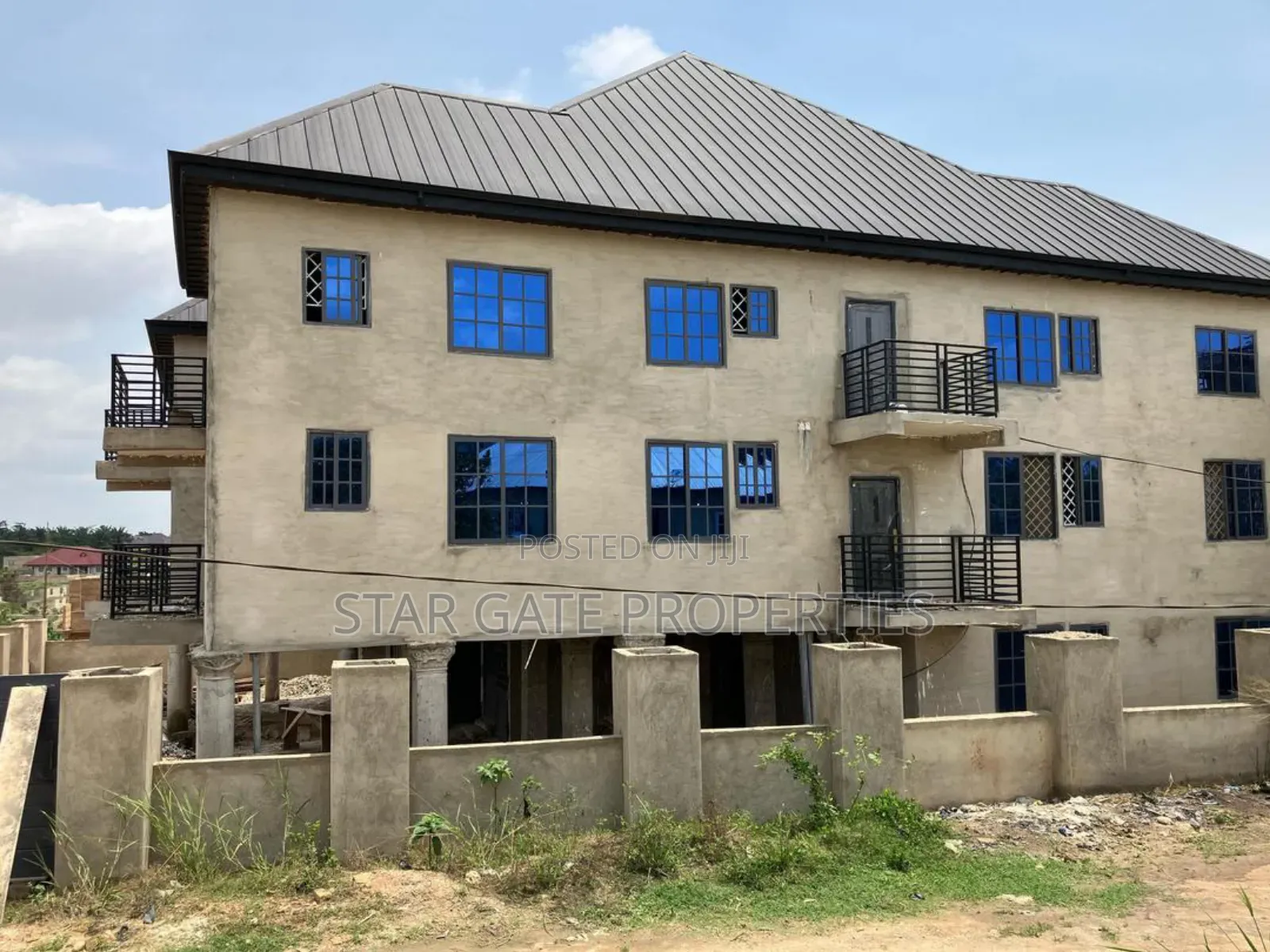 16bdrm House in Abira, Kumasi Metropolitan for sale
