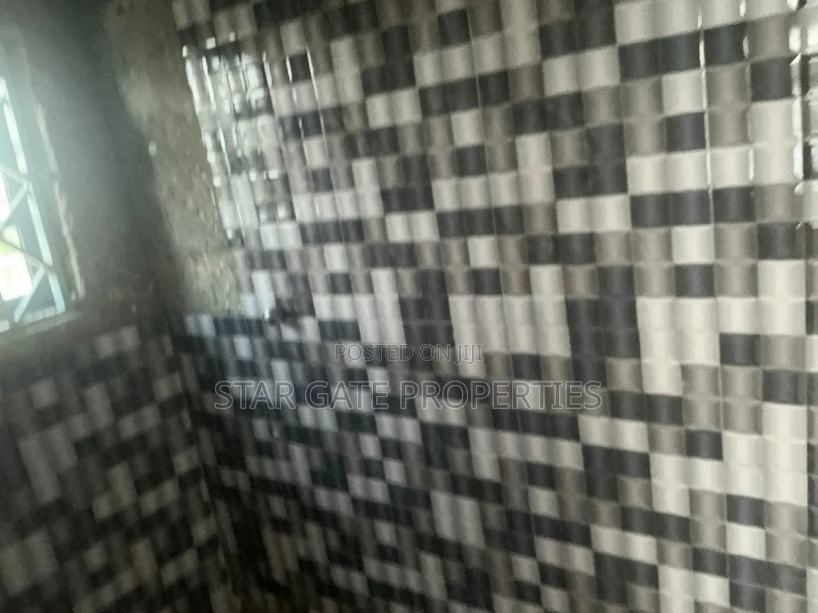 16bdrm House in Abira, Kumasi Metropolitan for sale