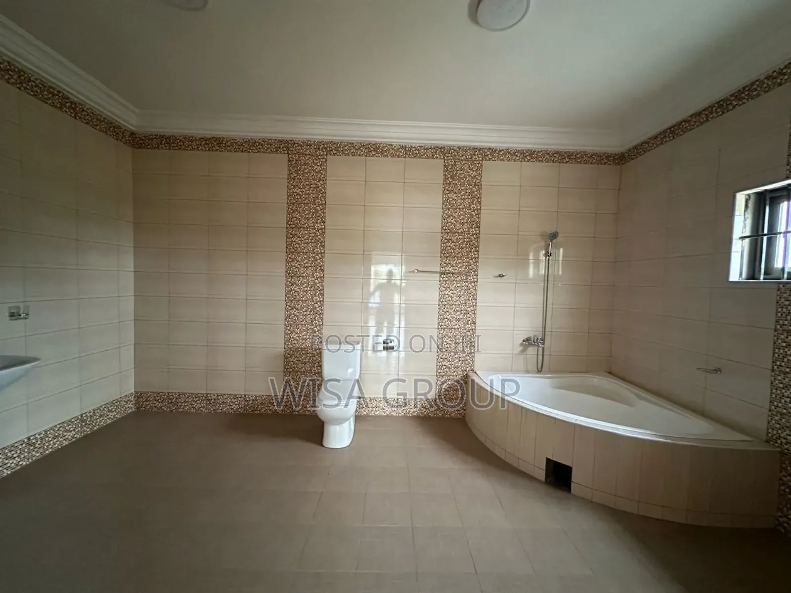 7bdrm Duplex in Wisa Group, Accra Metropolitan for rent