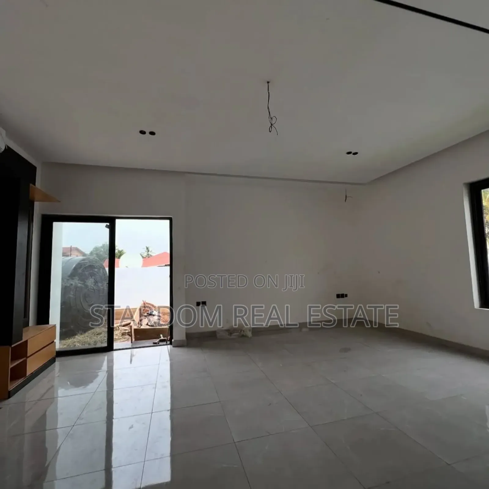 3bdrm Duplex in Ashaley Botwe for sale