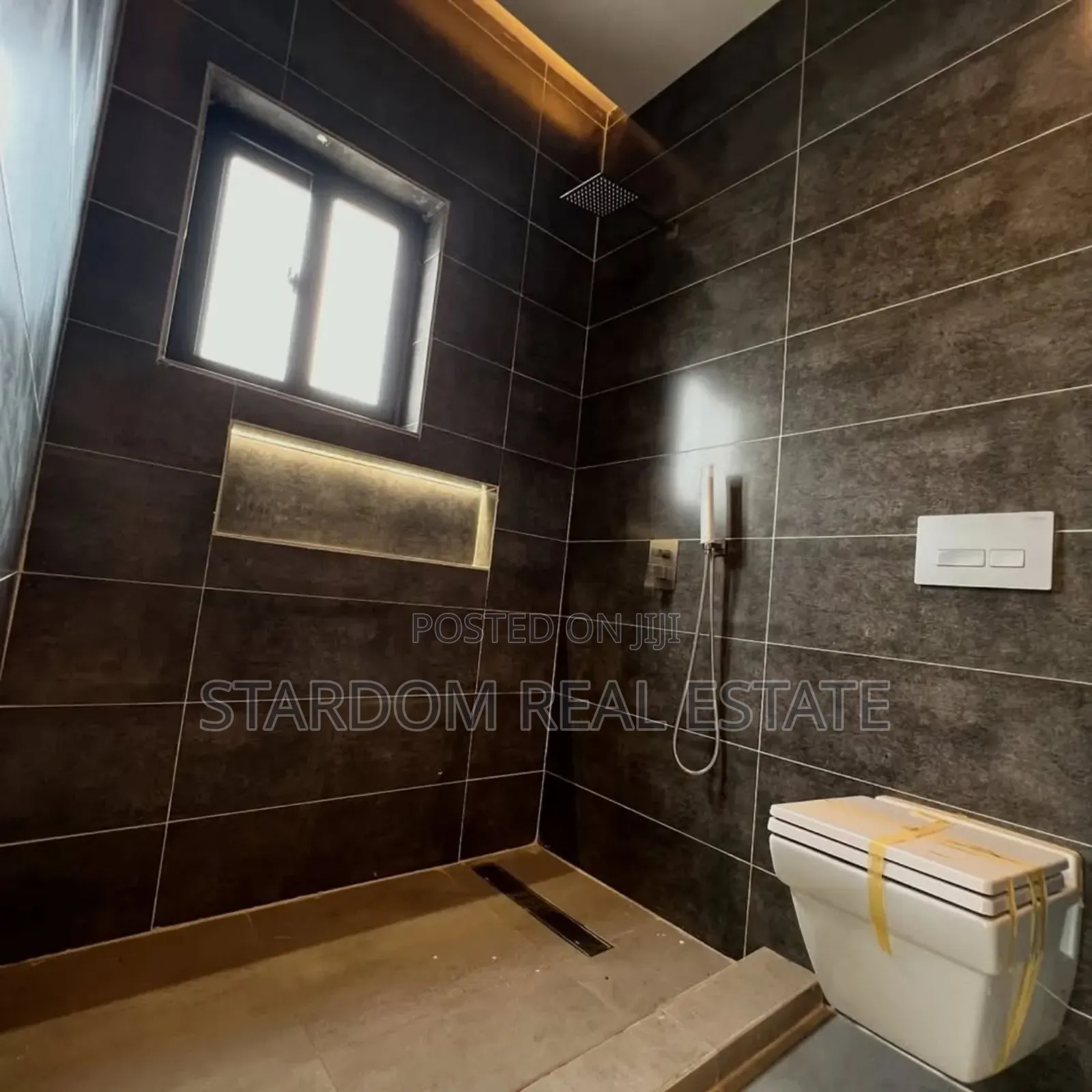 3bdrm Duplex in Ashaley Botwe for sale