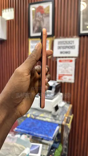 New Apple iPhone XR 64 GB Orange