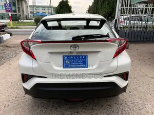 Photo - Toyota C-HR Limited FWD 2019 White