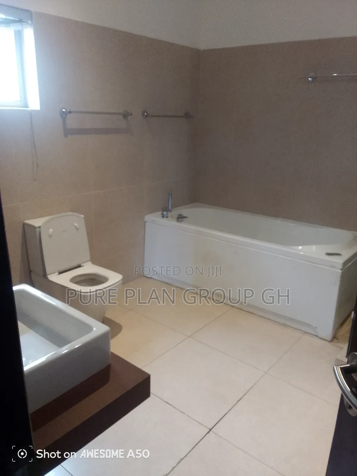 4bdrm House in Airport View Hotel for rent